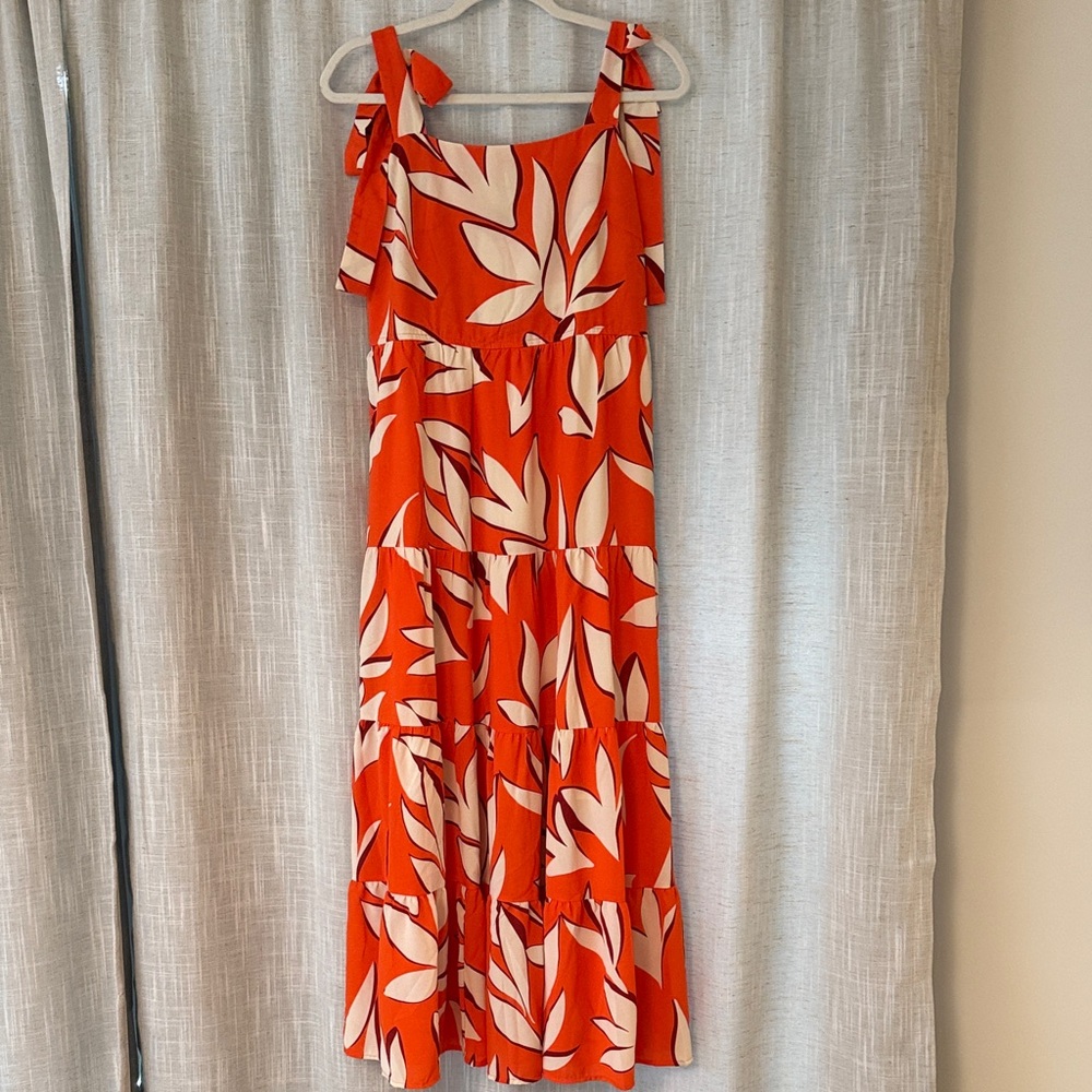 Orange and White Leaf Print Maxi Dress 🧡🌿🤍